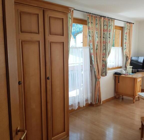 اتاق استاندارد با چشم‌انداز کوهستان, Apart Garni Motnaida