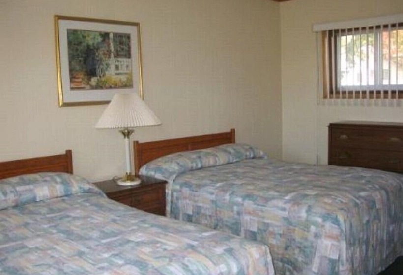 带2个双人床的标准工作室, Wasaga Beach Inn And Cottages
