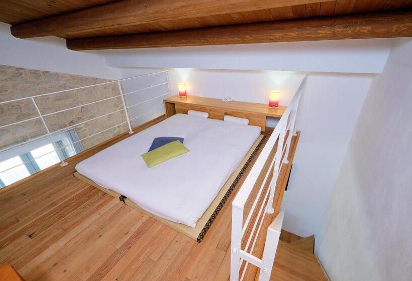 استودیوی استاندارد, Petrantica Resort