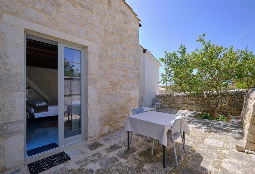 استودیوی استاندارد, Petrantica Resort