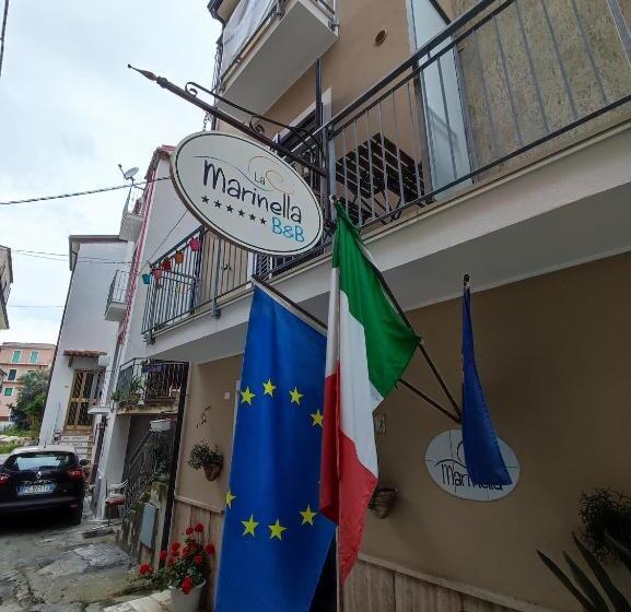 اتاق استاندارد سه نفره, La Marinella