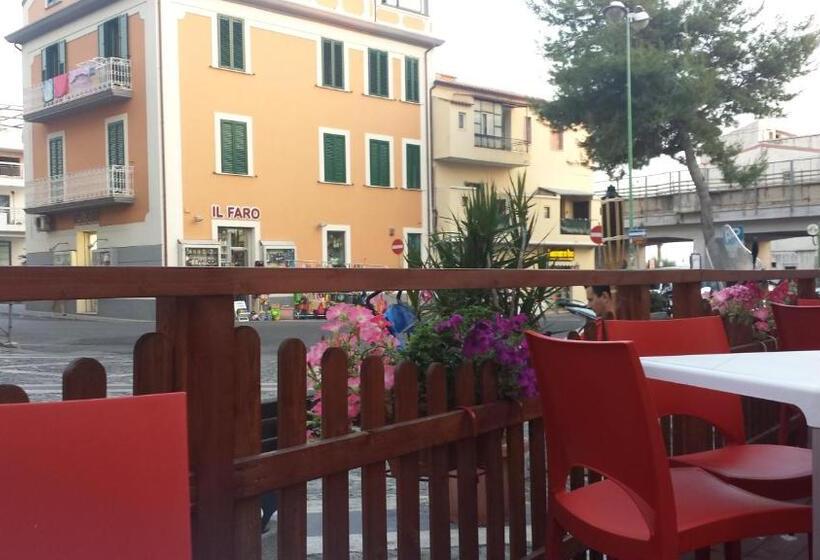اتاق استاندارد سه نفره, La Marinella