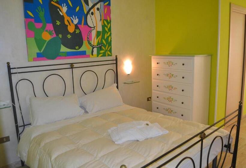 اتاق استاندارد چهار تخته, La Marinella