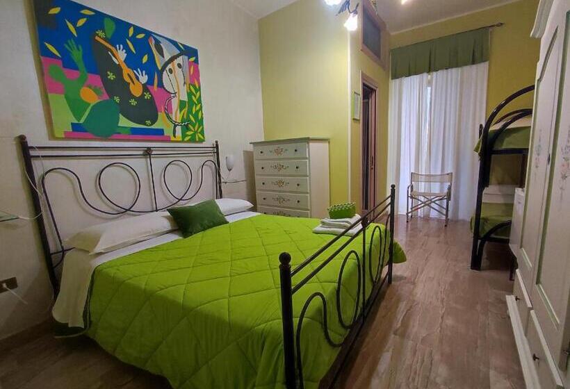اتاق استاندارد چهار تخته, La Marinella
