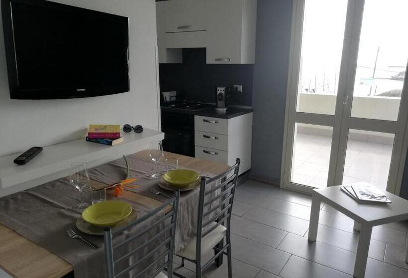 Apartamento 1 Dormitório Vista Mar, La Scogliera