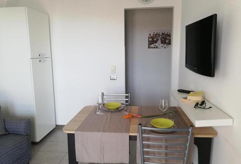 Apartamento 1 Dormitório Vista Mar, La Scogliera