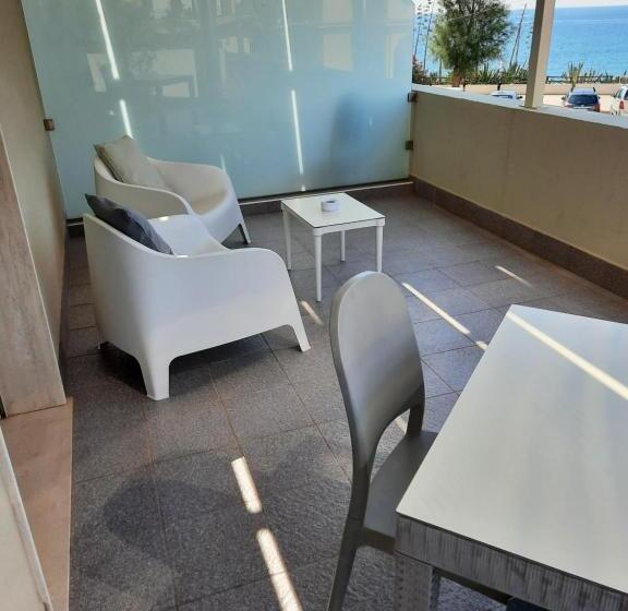 Apartamento 1 Dormitório Vista Mar, La Scogliera