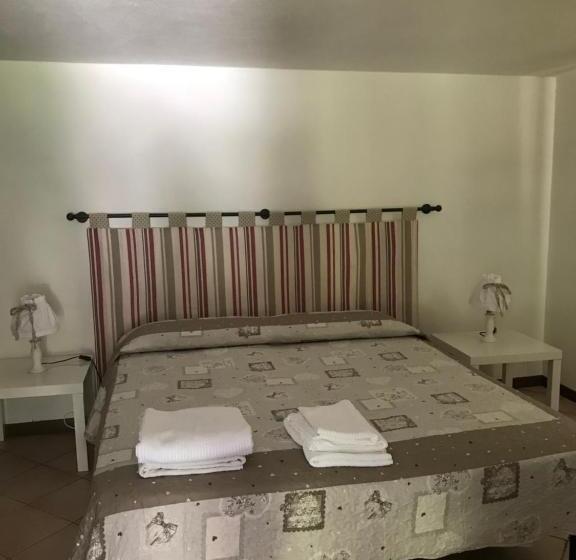اتاق استاندارد چهار تخته, Rosarancio
