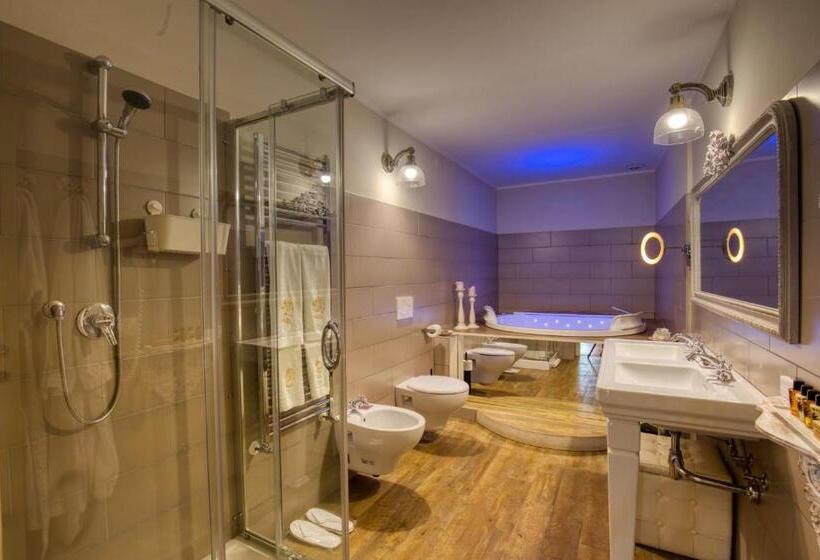 سوئیت با وان آب گرم, Corte Rossetti Le Dimore Luxury B&b