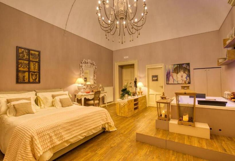 اتاق لوکس با وان آب گرم, Corte Rossetti Le Dimore Luxury B&b