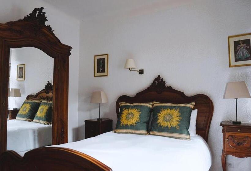 Номер Стандарт, Hôtel Restaurant Le Manoir De Montesquiou
