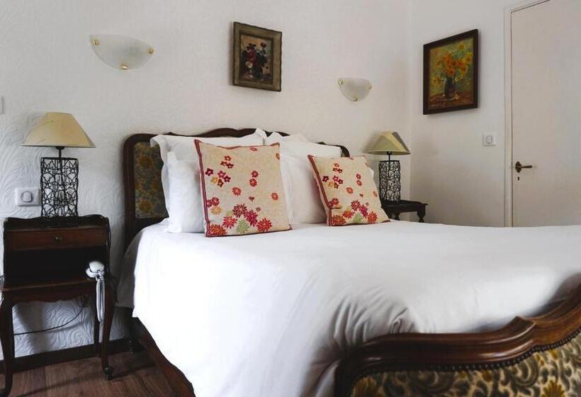Номер Стандарт, Hôtel Restaurant Le Manoir De Montesquiou