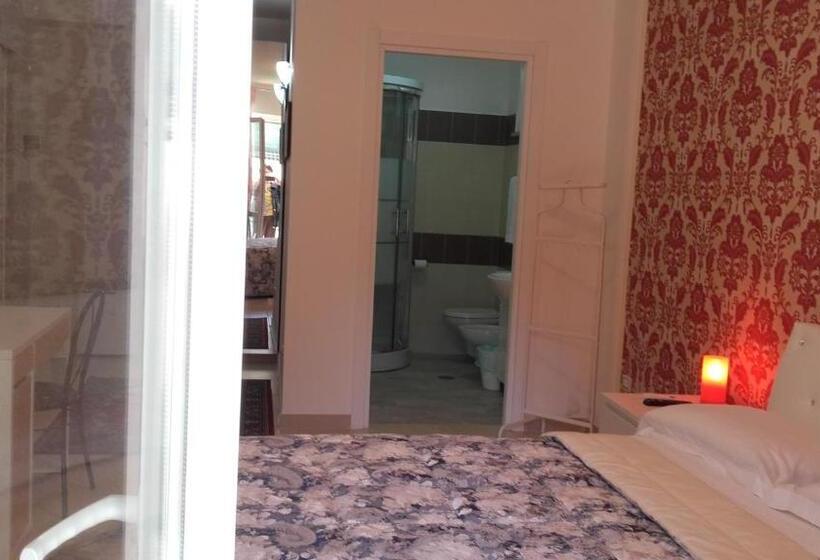 Трехместный Номер Стандарт Вид на Сад, Le Tre Rose Bed & Breakfast