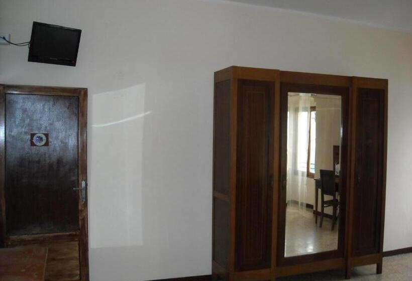 اتاق استاندارد سه نفره, B&b Corte Bezzetti