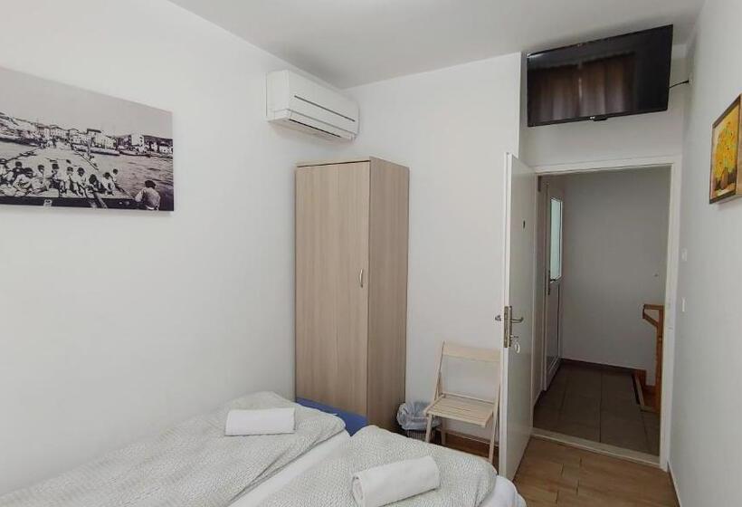 اتاق استاندارد با سرویس بهداشتی مشترک, B&b Isola