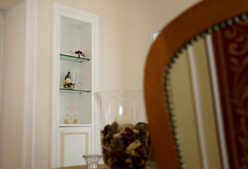 اتاق لوکس چهار تخته, Palazzo Volta Boutique Luxury B&b