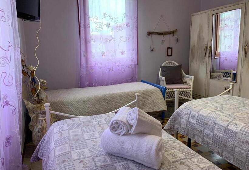 Стандартный внешний трехместный номер с ванной комнатой, Bed & Breakfast Mafi