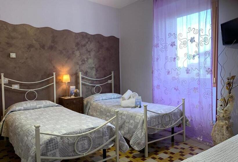 Стандартный внешний трехместный номер с ванной комнатой, Bed & Breakfast Mafi