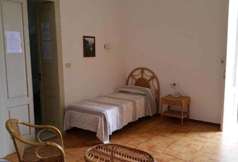Номер Стандарт Трехместный, Villa Stasi B&b
