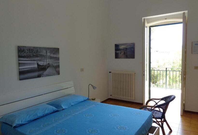 Номер Deluxe Вид на Море с Балконом, Villa Stasi B&b