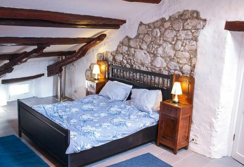 1 Bedroom Penthouse Apartment, Apartments Hemingway House