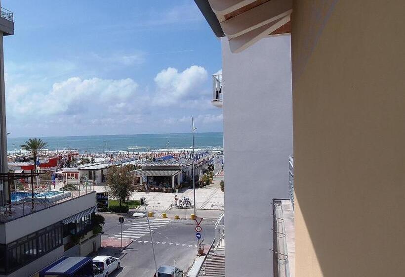 اتاق سوپریور با چشم‌انداز دریا, Lido Inn