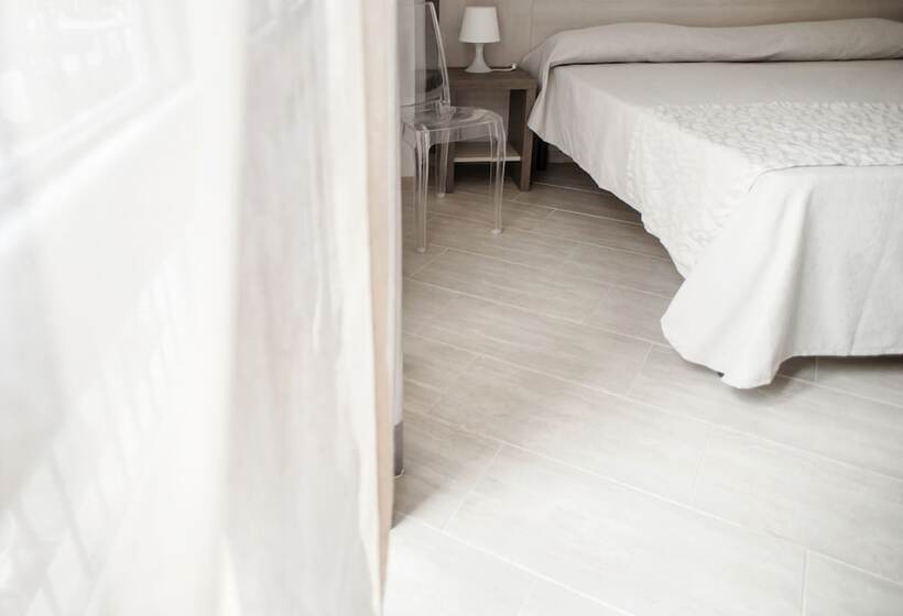 اتاق استاندارد با بالکن, Lido Inn