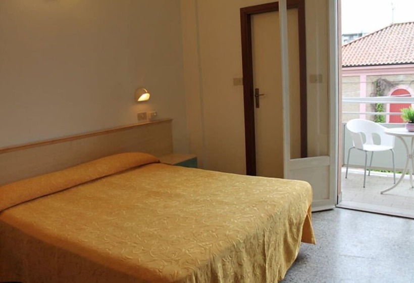 Четырехместный Номер Стандарт, Madrid