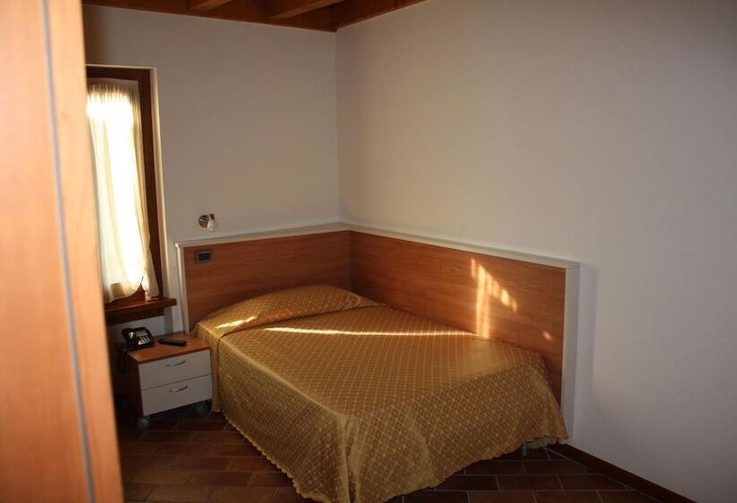 اتاق استاندارد یک نفره, Bed&wine