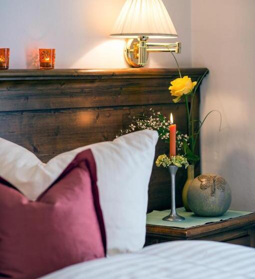 Quarto Triplo Estandar com Sacada, Restaurant Putzer