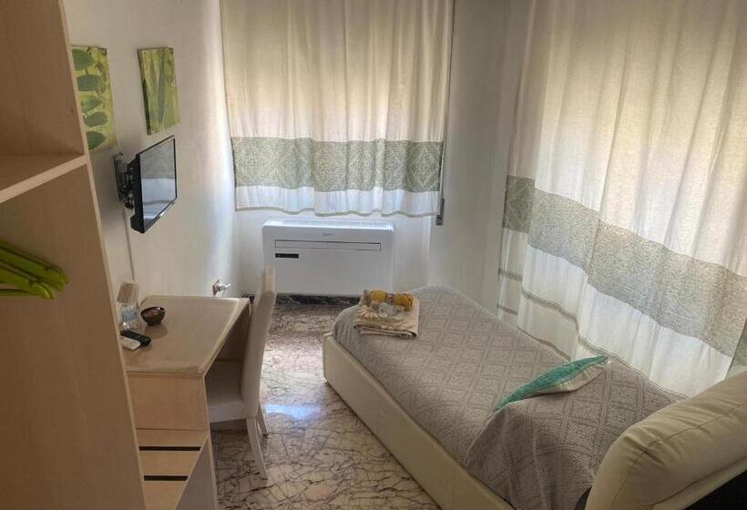 اتاق استاندارد یک تخته با سرویس بهداشتی مشترک, B&b Camera & Caffe