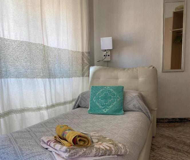 اتاق استاندارد یک تخته با سرویس بهداشتی مشترک, B&b Camera & Caffe