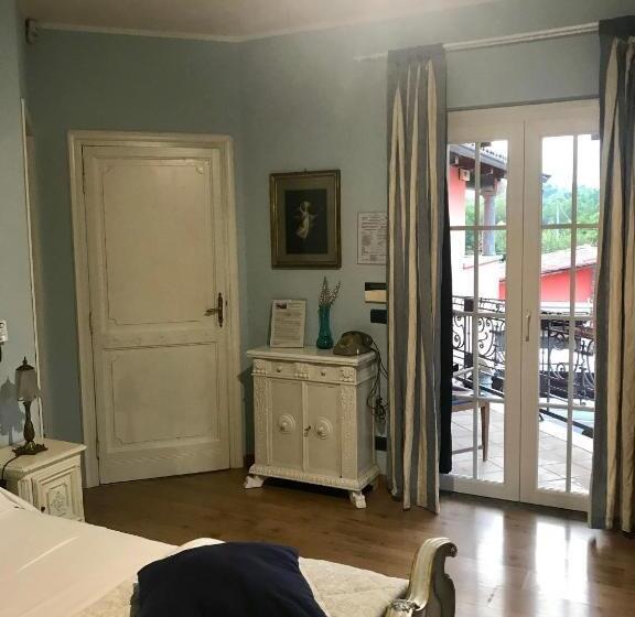 اتاق خانوادگی با چشم‌انداز استخر, B&b Villa Botto