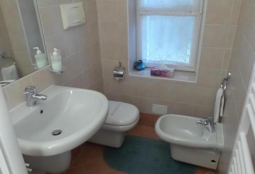اتاق خانوادگی, Bed & Breakfast Gli Oleandri
