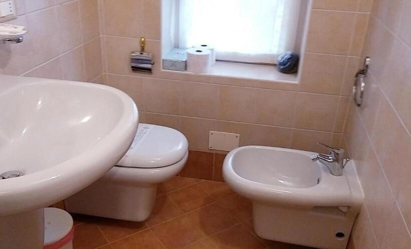 اتاق خانوادگی, Bed & Breakfast Gli Oleandri