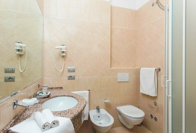 Трехместный Номер Стандарт с Балконом, Caravelle
