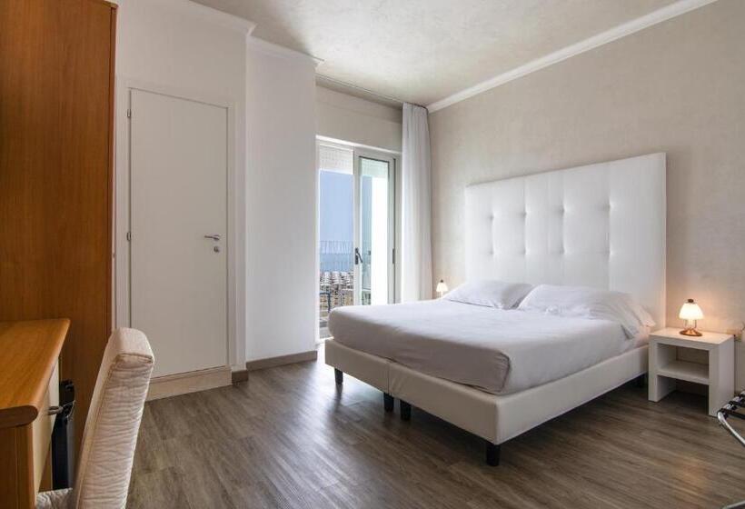 Номер Стандарт Вид на Море с Балконом, Montecarlo 3 Stelle Superior