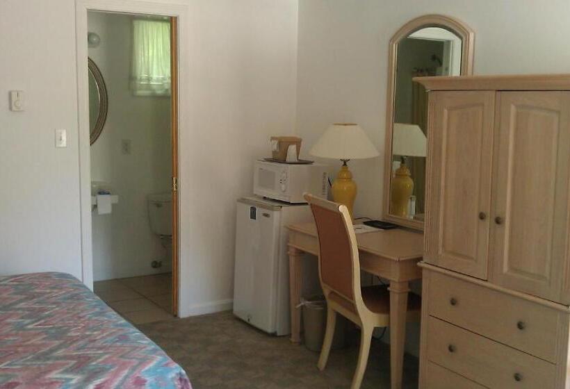 Номер Стандарт, Tallwood Motel Wells