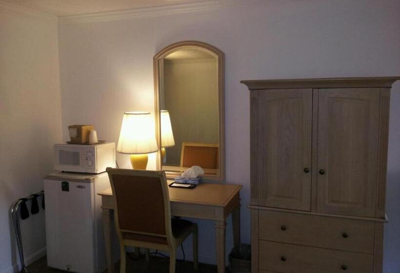 Номер Стандарт 2 Двуспальные Кровати, Tallwood Motel Wells