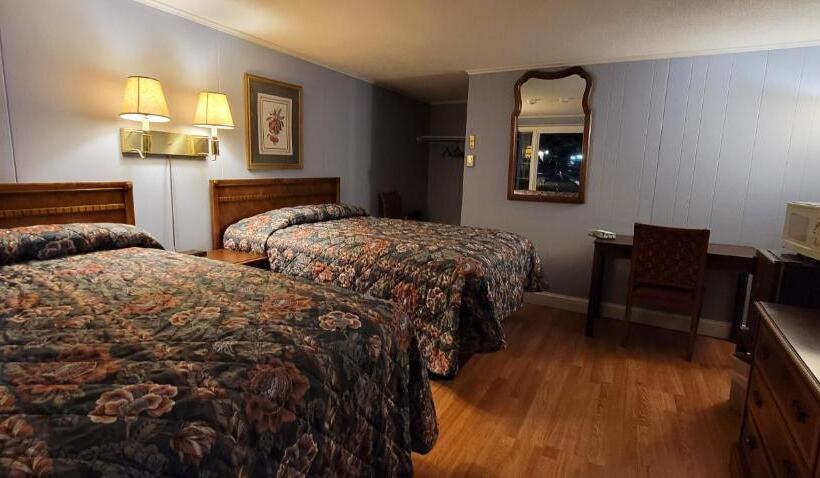 Номер Стандарт 2 Двуспальные Кровати, Tallwood Motel Wells