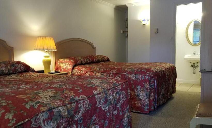 Номер Стандарт, Tallwood Motel Wells