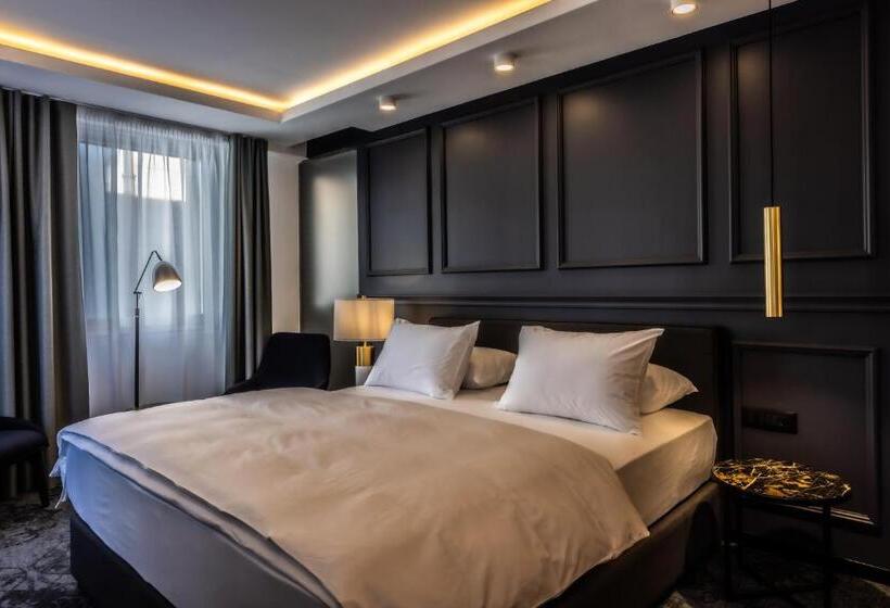 اتاق لوکس, Apeiro City Avant Garde