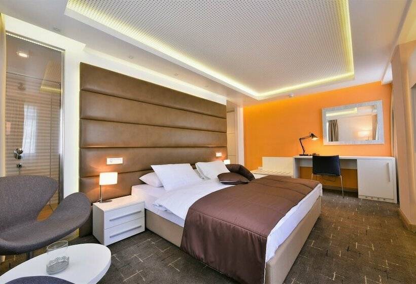 اتاق لوکس, Apeiro City Avant Garde