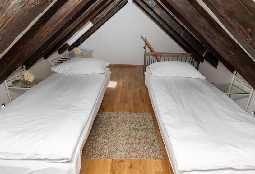 Quarto Familiar Deluxe, Gothic Palace Heritage