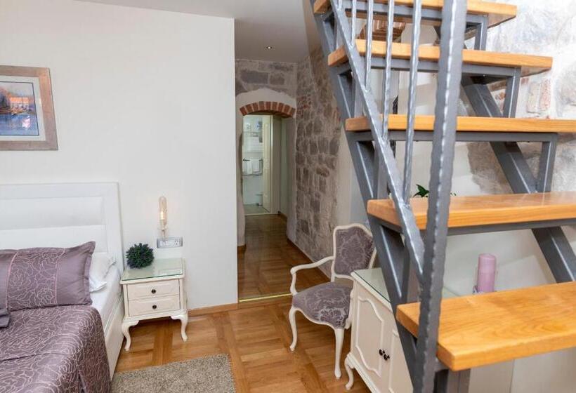 Quarto Familiar Deluxe, Gothic Palace Heritage