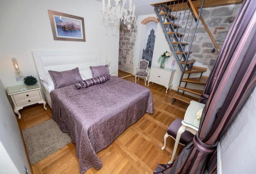Quarto Familiar Deluxe, Gothic Palace Heritage