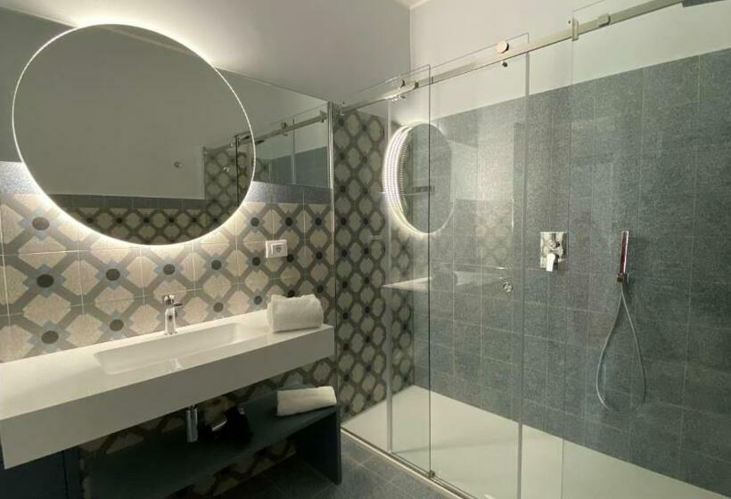 اتاق لوکس با چشم‌انداز دریا, Lanterne Magiche Ortigia Suites