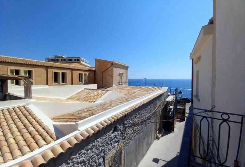 اتاق لوکس با چشم‌انداز دریا, Lanterne Magiche Ortigia Suites