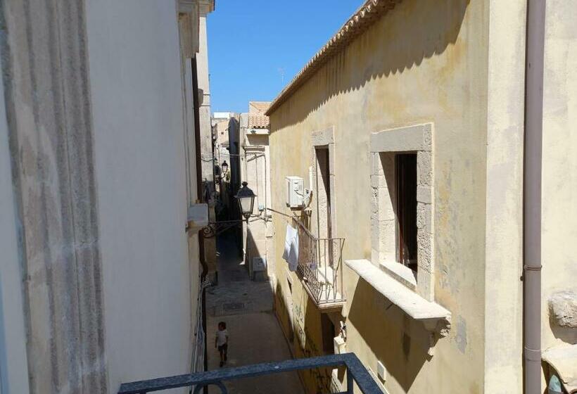 اتاق استاندارد با بالکن, Lanterne Magiche Ortigia Suites