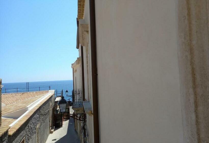 اتاق استاندارد با بالکن, Lanterne Magiche Ortigia Suites